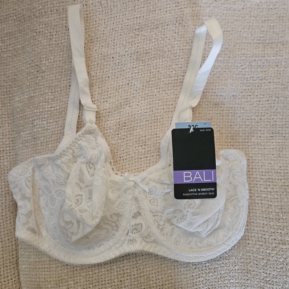 Bali White Lace N Smooth Underwire Bra with Supportive Stretch. 36C